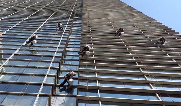 Instalación de ventanas en altura